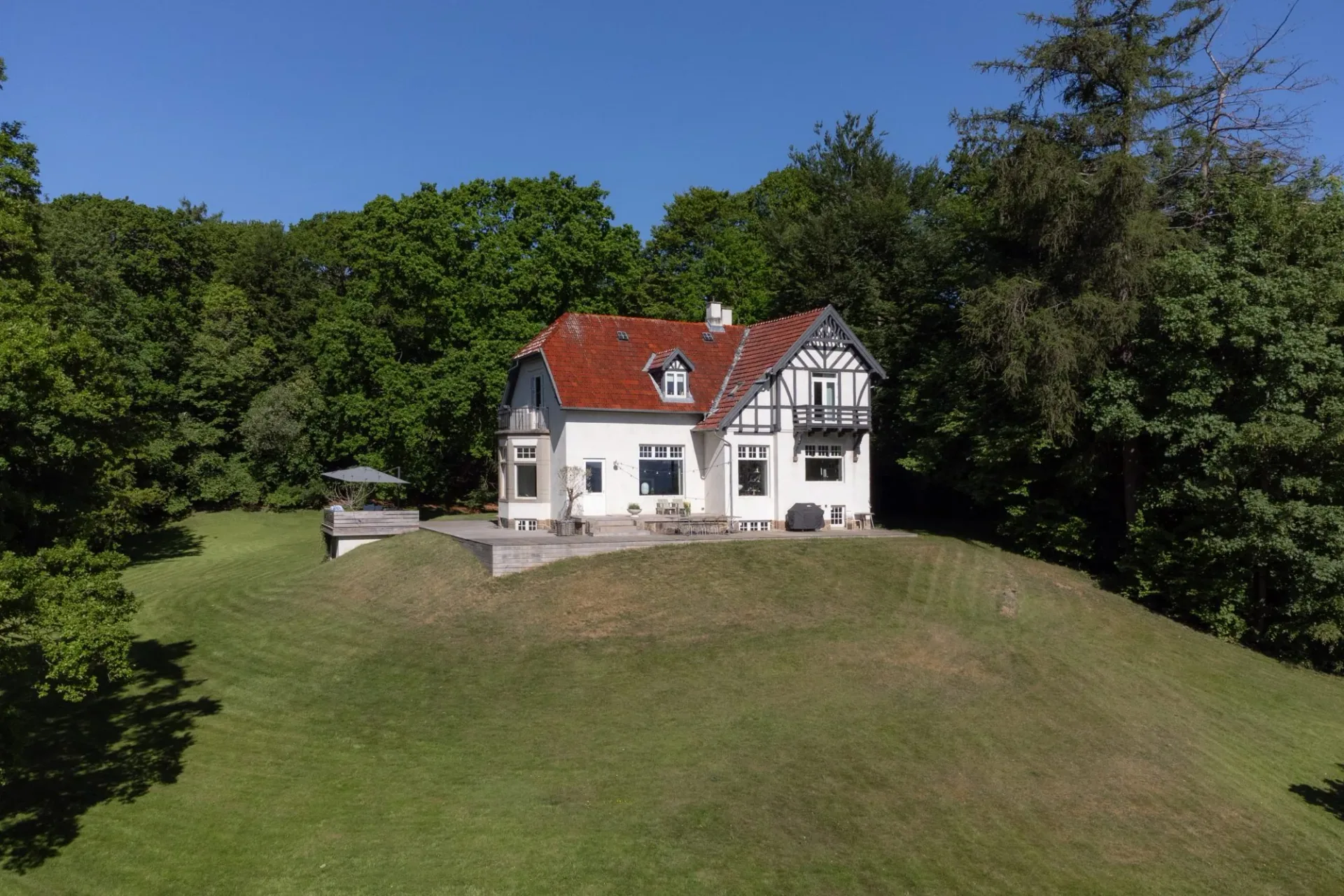 Villa med bindingsværksgavl og have – totalrenovering af bolig med Wesdex